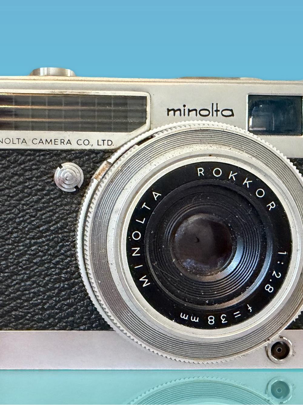 Minolta - P (1960s) Film Camera in Black & Silver